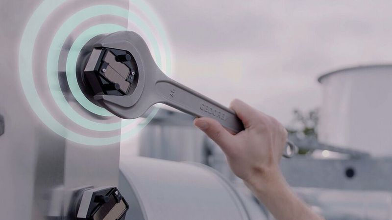 Bei der intelligenten Schraubverbindung handelt es sich um ein vollintegriertes, energieautarkes IoT-Device zur Bestimmung der Vorspannkraft.