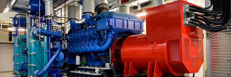 Für den ein oder anderen ist ein Dieselaggregat schlichtweg eine Technik aus dem vorletzten Jahrhundert und gehört dringend ersetzt. Voresrt unterliegt der Einsatz stationärer Systeme jedoch lediglich strengen, aber uneinheitlichen Regeln.