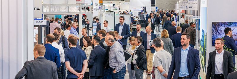 Besucher-Ströme in der Messehalle 10 in Stuttgart: Die Medtec Live with T4M fand vom 3. bis 5. Mai statt.