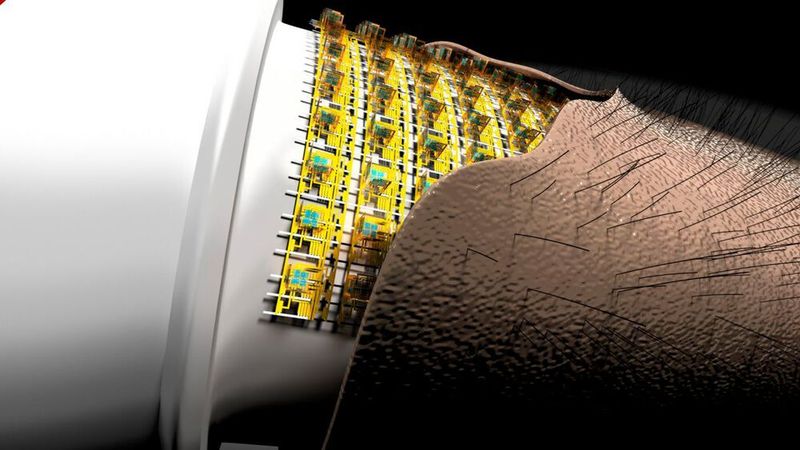 Eine hochintegrierte flexible mikroelektronische 3D-Sensorik nimmt die Bewegung von Härchen auf der künstlichen Haut wahr.
