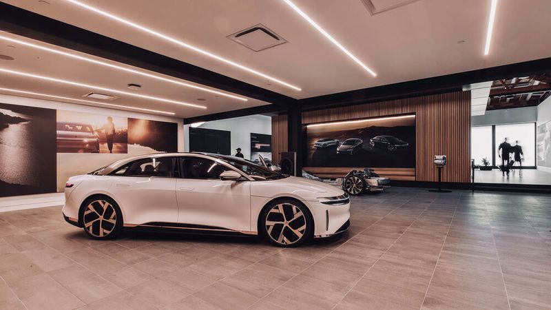 Lucid vertreibt seine Fahrzeuge online und über die sogenannten Lucid-Studios in großen Städten.