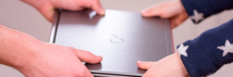 Die Initiative „Hey Alter!“ unterstützt bedürftige Kinder und Jugendliche mit neuaufgesetzten Notebooks