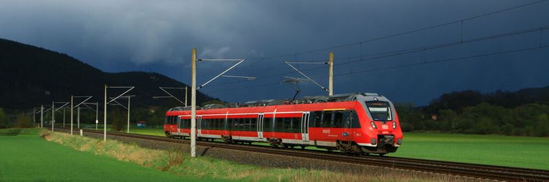 Ein Regionalexpress auf der Fahrt von Leipzig nach Lichtenfels bei Etzelbach
