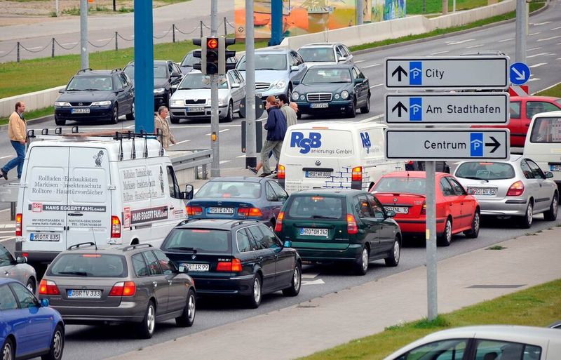 Das eigene Auto ist bei den Deutschen weiterhin das beliebteste Transportmittel. Das ergab eine Umfrage des TÜV.