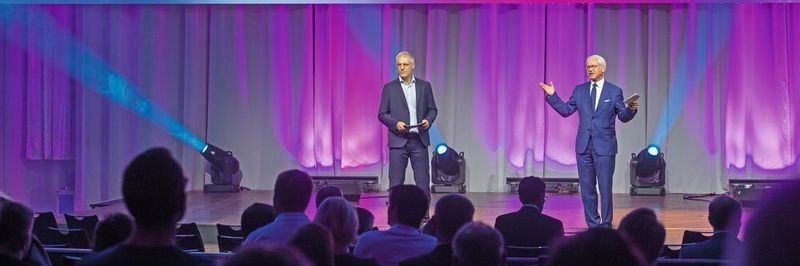 Swiss-Medtech-Präsident Dr. Beat Vonlanthen (r.) und -Direktor Peter Biedermann (hier beim Swiss Medtech Day 2021) haben sich für das neue Zielbild „Medtech-Standort Schweiz 2030“ ausgesprochen.
