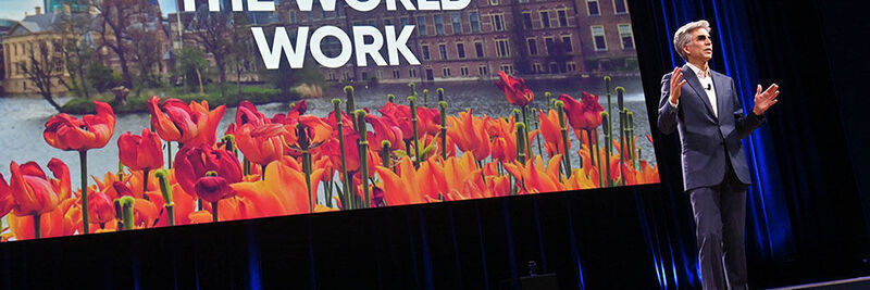 „Together We Make The World Work!“ – ServiceNow-CEO Bill McDermott beschwört in Den Haag eine neue Ära des Workflow-Managements herauf.