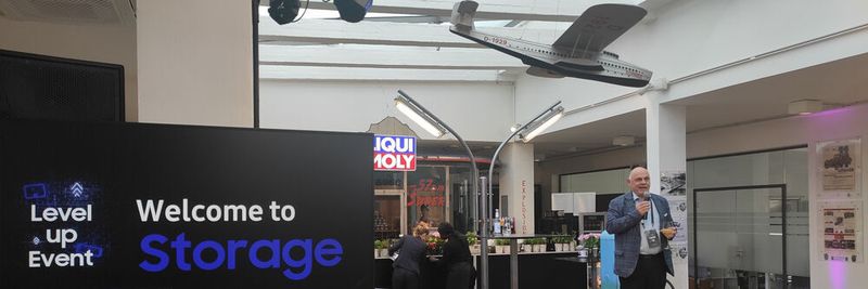 Samsung Storage's level-up event 2022 took place at Motorwold Cologne, in the historic buildings of the former Butzweilerhof Airport. Frank Kalisch, Director OF Storage, will greet the guests at the evening event with an award ceremony.