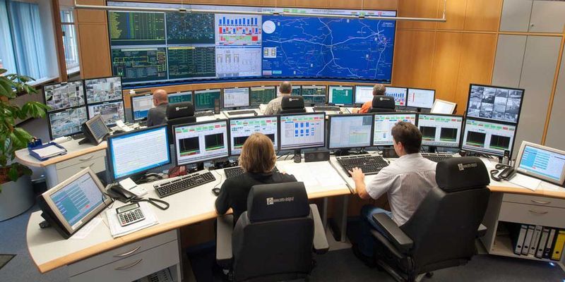 Ende September 2011 wurde die komplett umgebaute Zentrale Netzleitstelle (ZNL) der Stadtwerke Saarbrücken, VSE, Creos und Energis offiziell ihrer Bestimmung übergeben.