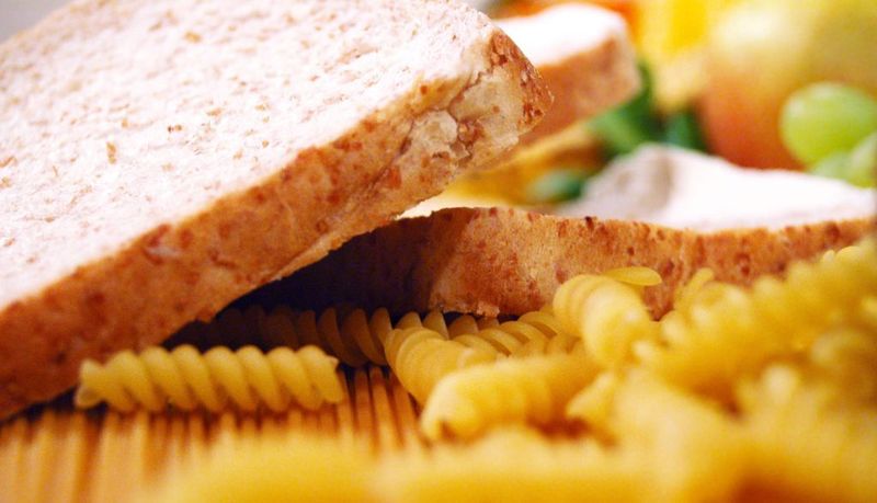 Abb. 1: Auch Grundnahrungsmittel wie Brot und Nudeln können Allergene enthalten. (Bild: fotolia)