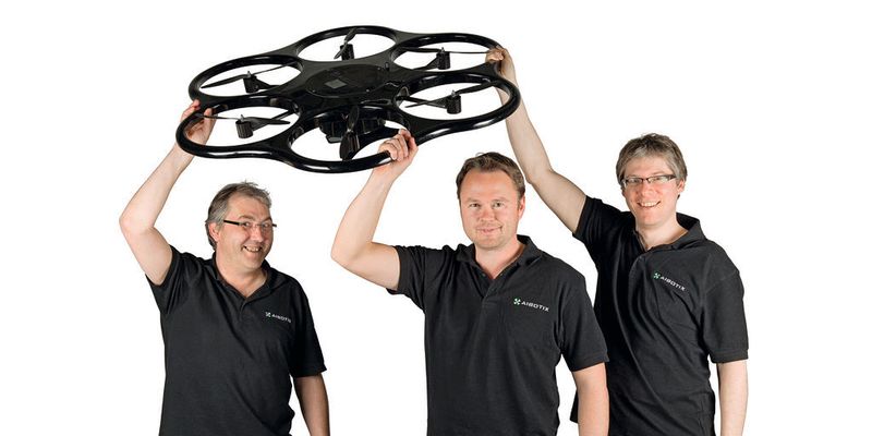 Jörg Lamprecht (M.) leitet Aibotix gemeinsam mit Uwe Chalas (li.) und Carsten Werner.