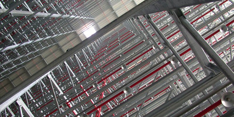75.000 Minimax-Sprinkler wurden insgesamt im Tchibo-Hochregallager installiert. (Bild: Minimax)