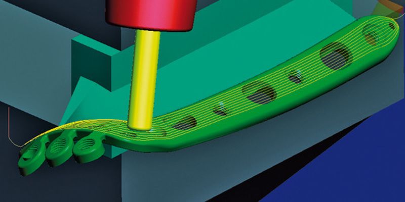 Fünf-Achs-Stirnen: Die automatische Anpassung des Werkzeuganstellwinkels bei moderat gewölbten Flächen sorgt für hohe Oberflächenqualitäten. (Bild: Open Mind Technologies)