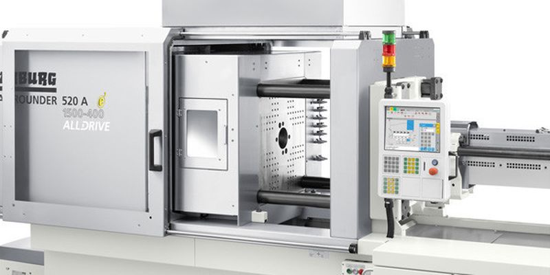Der elektrische Allrounder 520 A verfügt über eine gekapselte Schließeinheit in Edelstahlausführung, vernickelte Aufspannplatten mit abgedeckten Bohrungen und ein Reinraummodul. (Bild: Arburg)
