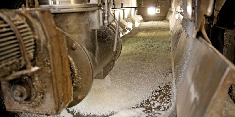 Production of butyl rubber: This process step shows the dehumidification of the rubber crumbs. (Picture: Lanxess)