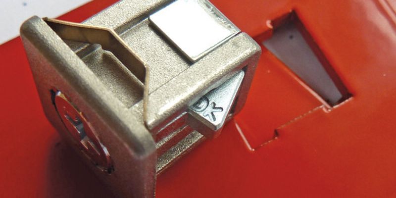 Der Captive D-Snap-Joiner ist nur eine der Dirak-Erfolgslösungen, wenn es um die Verbindungstechnik bei Blechen geht. (Bild: Kuhn)