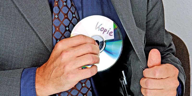 Teure Technik zur Abwehr ist gar nicht notwendig. Mit mehr Zwischenkontrollen und einer stärkeren Aufsicht durch Vorgesetzte wäre vielen Unternehmen schon geholfen. (Bild: Klaus Eppele - Fotolia.com)