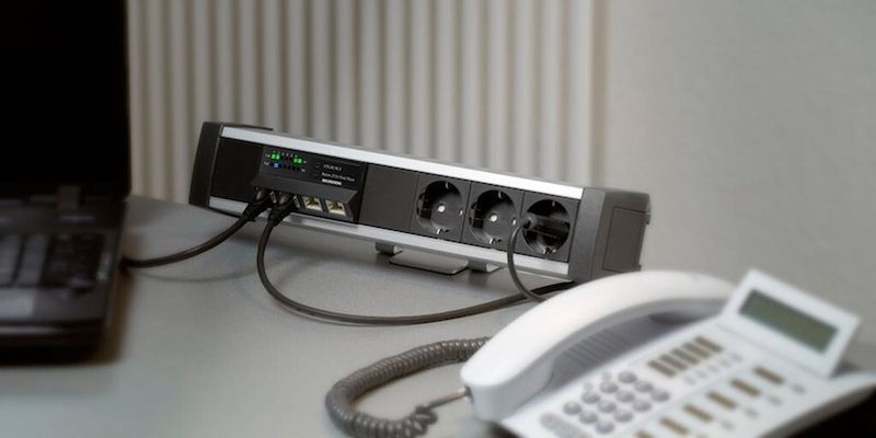Die FTTO-Gigabit-Switches von Microsens können beispielsweise in ein modulares Tischgehäuse eingebaut werden.