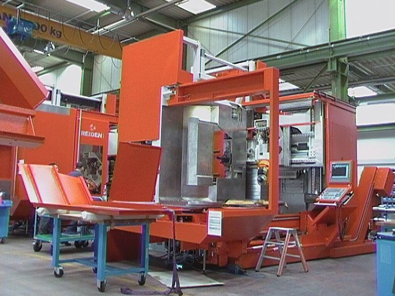 Un client allemand a commandé un lot de machines avec sa couleur préférée le rouge; cela change un peu de l'habituelle couleur bleue que portent les RX originales.