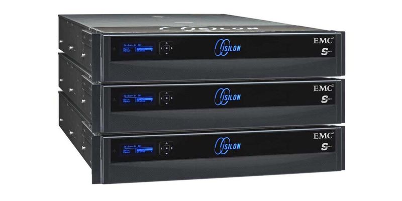 Einen komplett neuen Weg zeigt EMC mit der Scale-Out-Storage-Plattform Isilon. Jeder Isilon-Node, in der Anzahl mindestens drei, verfügt über Prozessoren, Cache, Memory und Disks. Der Cluster-Verbund basiert im Backend auf Infiniband, das für höchste Übertragungsraten und minimale Latenzen bekannt ist. Die Intelligenz der Plattform liegt im Betriebssystem OneFS.