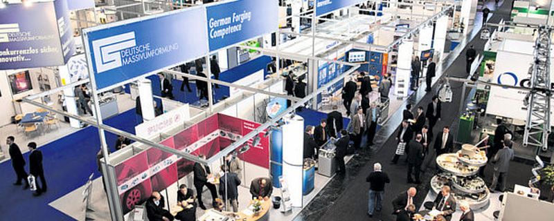 Im Themenpark Massivumformung präsentieren 31 Aussteller Leichtbauteile aus Aluminium- und Stahllegierungen.