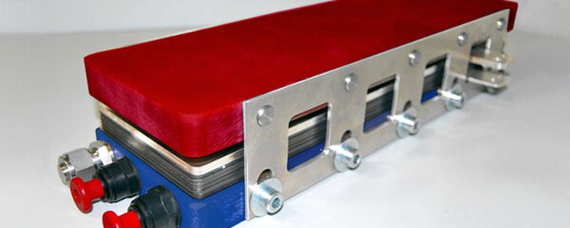 Hochleistungsbrennstoffzelle mit 3.500 W/l Leistungsdichte für die automobile Anwendung.