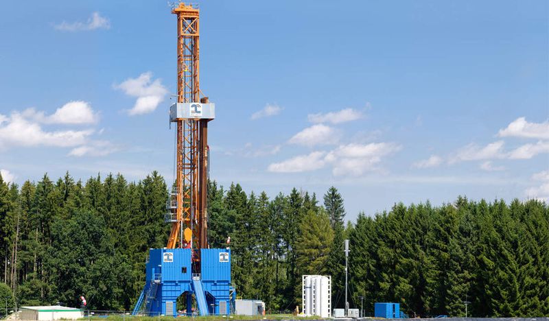 Geothermie-Bohrungen erfordern umfangreiches Equipment und können Erschütterungen an der Erdoberfläche auslösen.