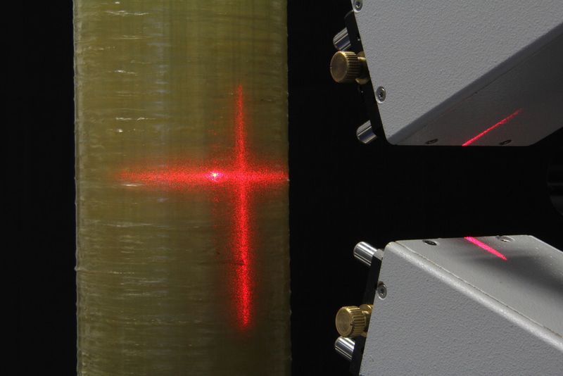 Das Terahertz-Messsystem zur zerstörungsfreien Prüfung misst 40-mal pro Sekunde die Dicke mehrlagiger Kunststofffolien.