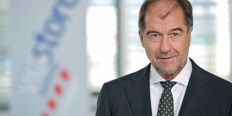 Christoph Hahn-Woernle, Viastore Systems: „Vor dem Hochregallager arbeiten statt Menschen Roboter. So wünschen wir uns das, denn diese Arbeit dort ist nicht angenehm. Sie ist nicht stressfrei und kann dennoch eintönig sein.“