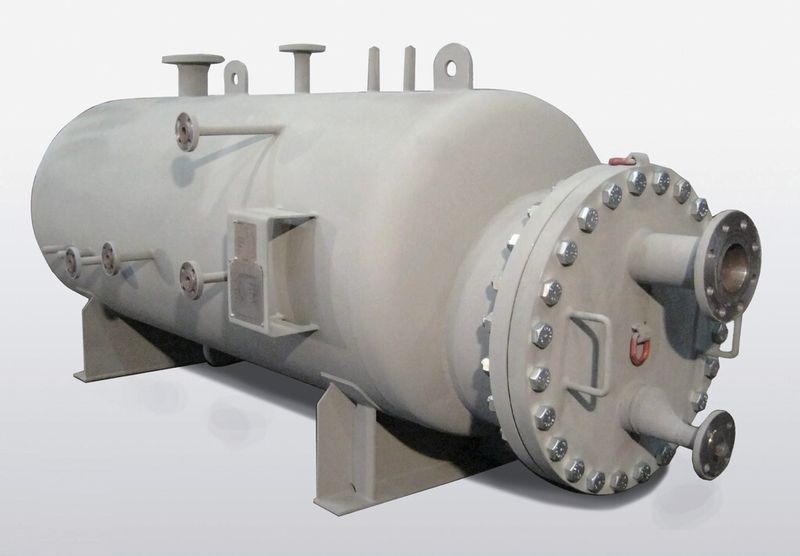 Figure 2: In this kettle-type plate-and-shell evaporator, off-centre mounting of the plate pack provides room for vapor to disengage