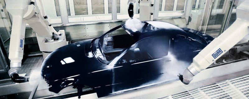 Lackkierroboter im Einsatz. Gerade in diesem Geschäftsfeld setzt Dürr sein Komplexitätsmanagement erfolgreich um.