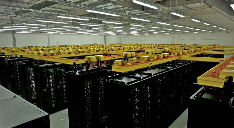 Bis zu 3 Billiarden Rechenoperationen pro Sekunde kann der SuperMUC-Cluster.