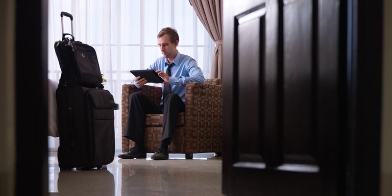 Der Meru Identity Manager ermöglicht die unkomplizierte Kontrolle sicherer Gastzugänge im WLAN. Die Lösung lässt sich nahtlos in vorhandene Property Management Systeme (PMS) und Zahlungs-Gateways integrieren.