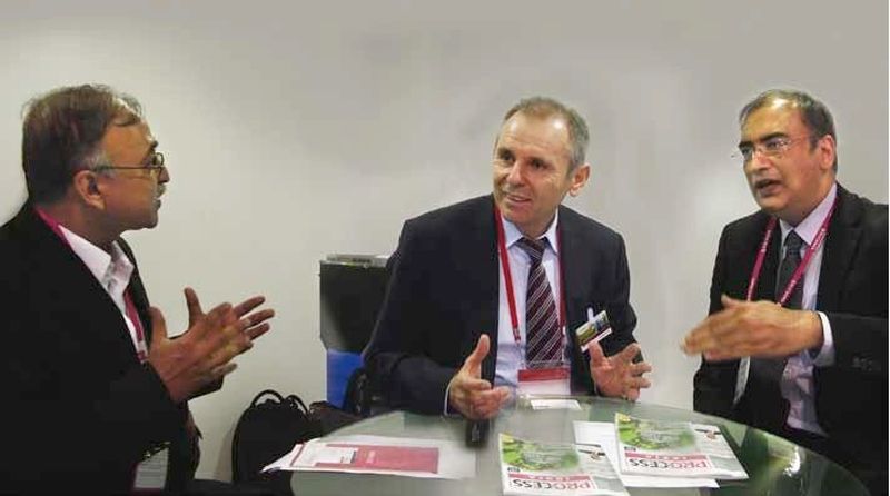 (LtoR) PK Chatterjee, Chief Editor, PROCESS India; Karlheinz Kaul, Global Chief Executive Officer, Siemens Industry Automation Control Equipment and Bhaskar Mandal, Vice President, Siemens Industry Automation, South Asia are engrossed in discussion.