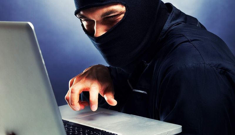 Hacker versus EC-Terminal: 1:0