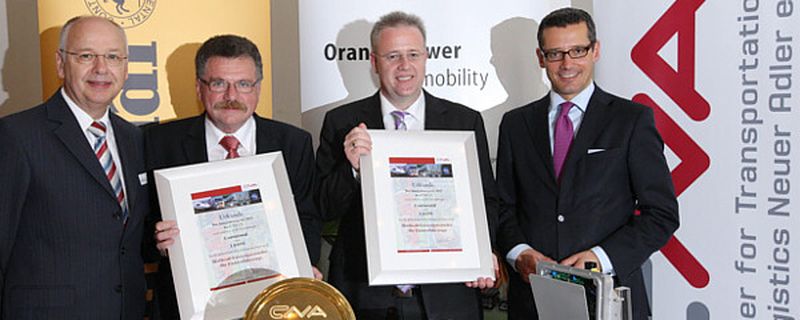 Die Preisträger des diesjährigen CNA-Innovationsoreises bei der Preisverleihung: Dr. Rainer Müller, Vorstandsvorsitzender des CNA e.V.; Helmut Fennel, Continental; Juergen Linhard, Leoni; Dr. Michael Fraas, Wirtschaftsreferent der Stadt Nürnberg (v.l.).