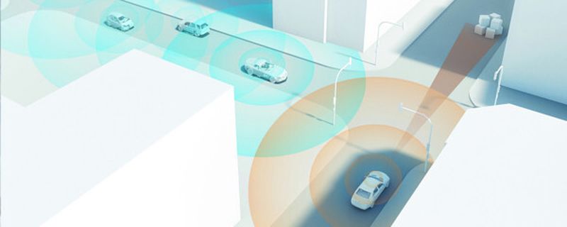 Mit Car-to-X sollen sich Autos gegenseitig vor Hindernissen und Gefahren warnen.