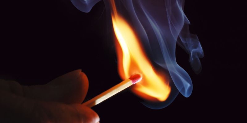Unternehmen spielen mit dem Feuer, wenn sie ihren Mitarbeitern zu viele Freiheiten gewähren. Gerade hinsichtlich BYOD-Gepflogenheiten sollten klare Regeln aufgestellt werden.