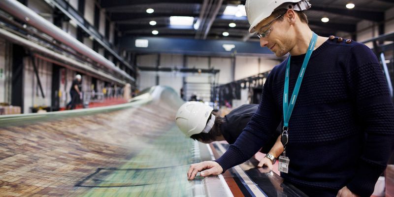 Faseroptische Sensoren, integriert in die Rotorblätter von Windenergieanlagen, könnten frühzeitig Veränderungen lokalisieren und an ein Frühwarnsystem weiterleiten.