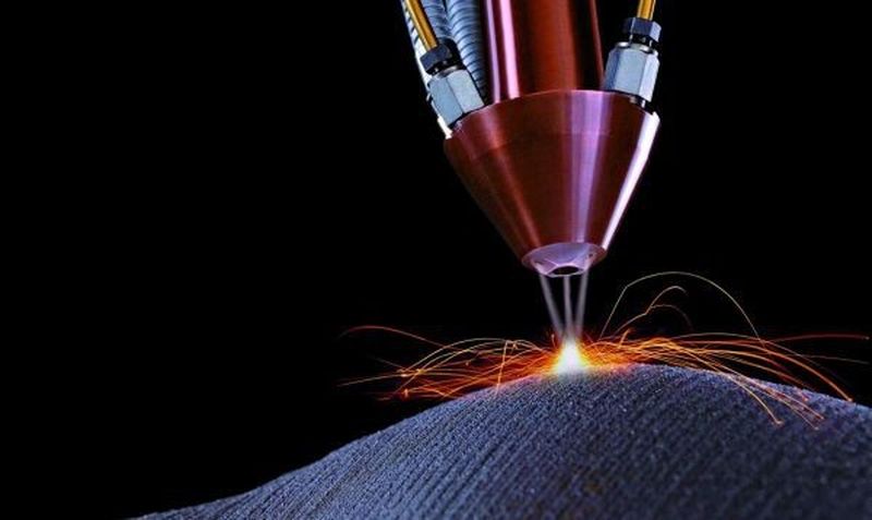 Bild 2: Das Laserauftragschweißen ist eine nachhaltige Methode zur Härtung von Bauteilen. Für die Trulaser-Robot 5020 ist das eine von vielen Möglichkeiten.