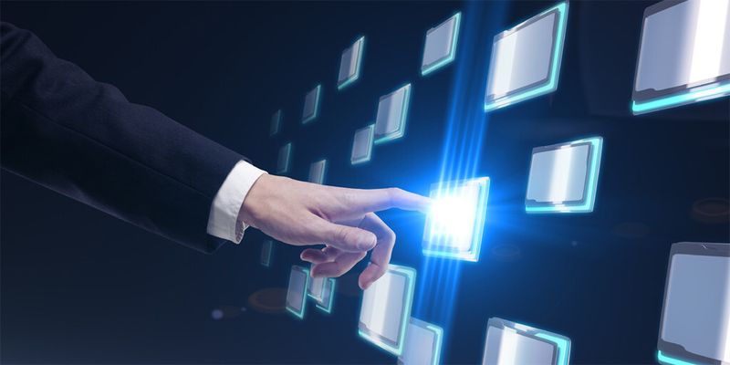 Die Public Cloud Services von Google, Microsoft und Oracle. Google führt mit Compute Engine Units (GCEU) neue Währungseinheiten ein, Microsoft verblüfft mit eigenen Zeiteinheiten und Oracle mit neuen Cloud Social Services.