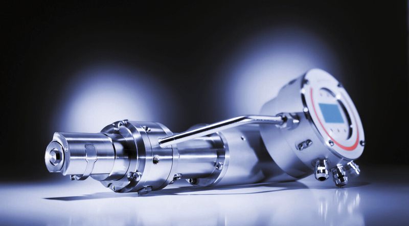 The inline viscosity sensor works with a rotation principle and can be mounted directly in pipes or tanks