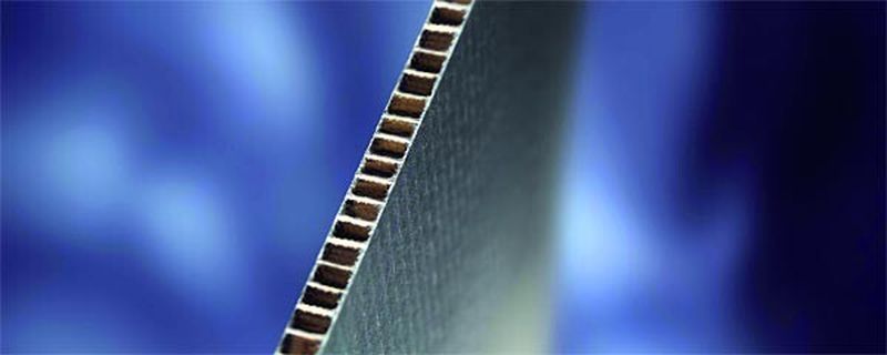 In Verbindung mit Sandwich- und Wabenstrukturen kann der Autoentwickler mit PU echte Leichtbaukonstruktionen verwirklichen.