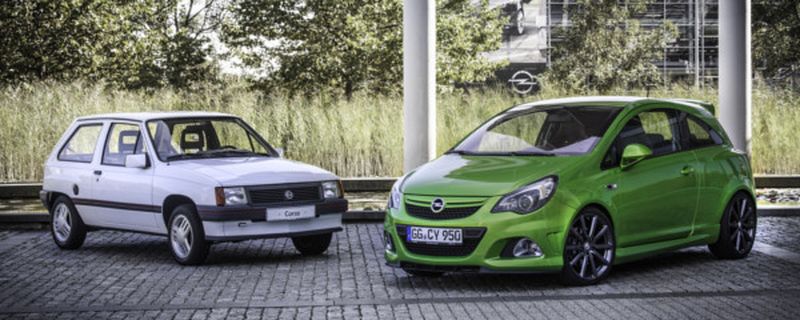 Der Opel Corsa feiert seinen 30. Geburtstag. Das Topmodell der Rüsselsheimer läuft schon in der vierten Generation. So stehen sich auf dem Bild auch der Großvater und einer seiner Enkel gegenüber: Derd Corsa A und der Corsa OPC als "Nürburgring Edition" von 2011.