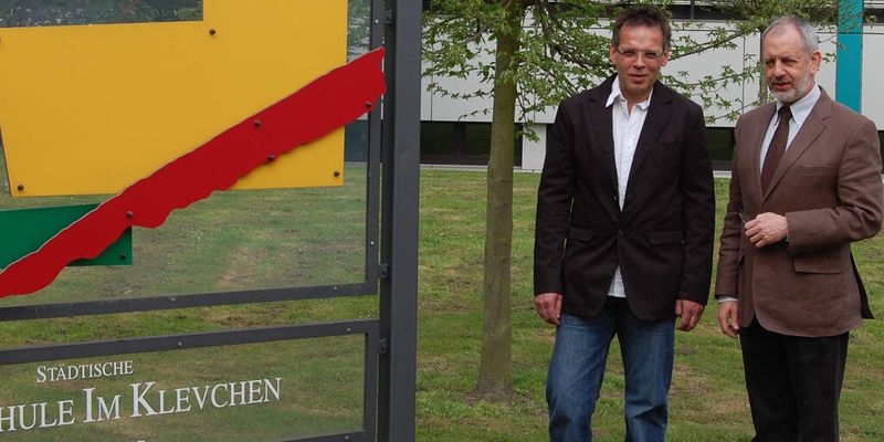 Bernd Beckers aus der IT-Abteilung der Stadt Heinsberg und Reinhard Welters, Leiter der Realschule Heinsberg