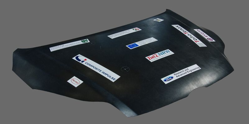 Prototyp einer CFK-Motorhaube