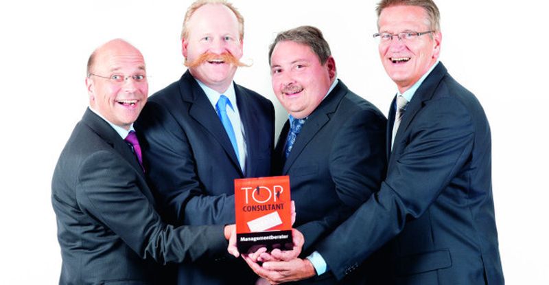 Die Geschäftsführung des Kaizen Institute in Deutschland freut sich über die Auzeichnung mit dem Award Top Consultant 2012/13.