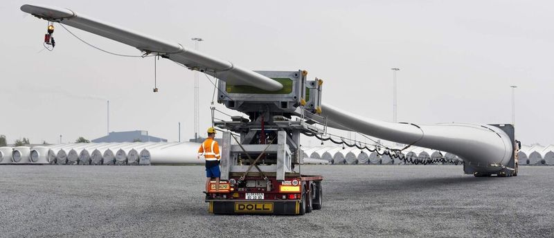 Siemens ist aufgrund des patentierten IntegralBlade-Verfahrens die Herstellung von besonders leichten Rotorblättern gelungen. Schwere Rotorblätter sind höheren Lasten ausgesetzt und erfordern stärkere Maschinenhäuser, Türme und Fundamente. Folglich wirkt sich die Kombination aus intelligentem Design und niedrigem Gewicht positiv auf die Stromentstehungskosten für Windenergie aus.