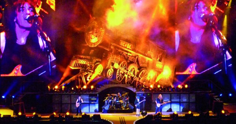 Bild 1: AC/DC ohne Nebel? Für viele Fans unvorstellbar. Konzertmanager setzen Trockeneis dafür ein. Auch die Industrie nutzt das Eis für die Reinigung von Produktionsanlagen.