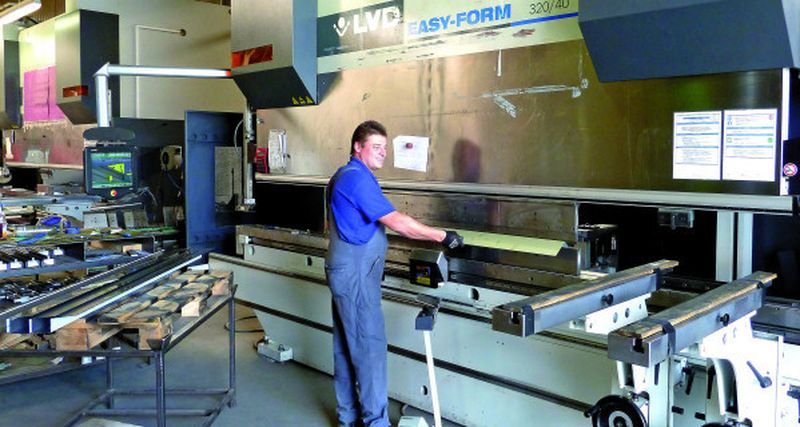 Die Trispa GmbH im bayerischen Ettenkofen hat in zwei baugleiche vollhydraulische CNC-Gesenkbiegepressen investiert und erledigt damit alle Blechbiegeaufgaben.
