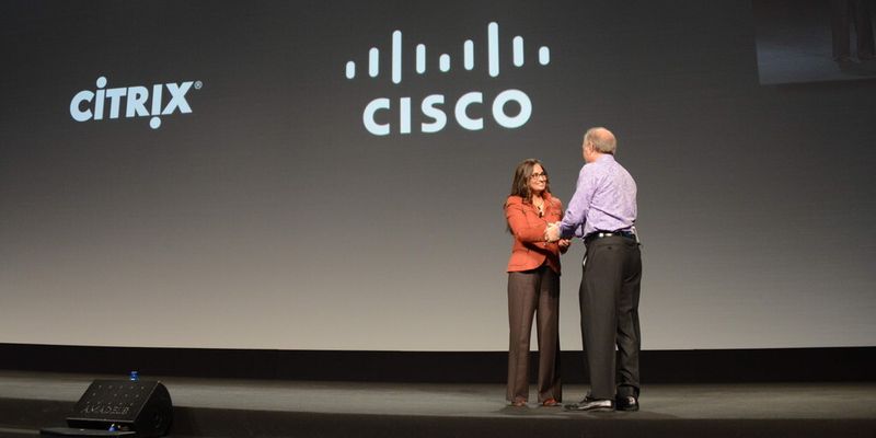 Padmasree Warrior, Chef-Strategin von Cisco, und Mark Templeton, CEO von Citrix, besiegeln die erweiterte Partnerschaft.